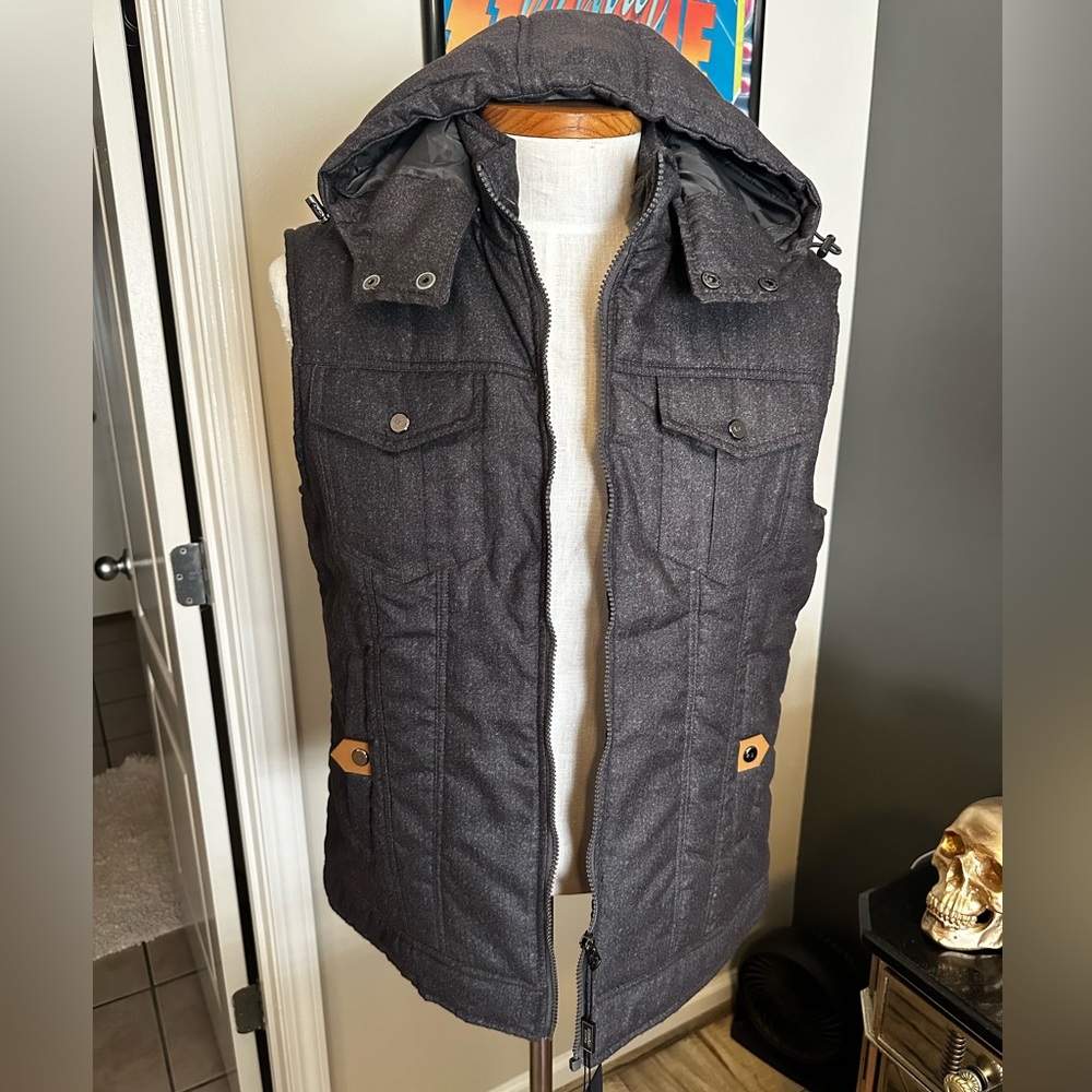 Men’s hooded puffer vest